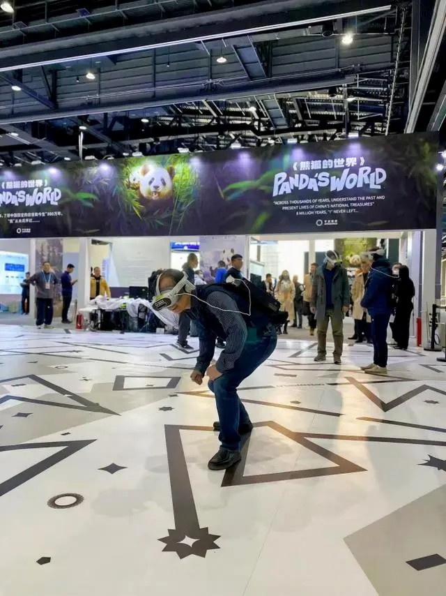 vr云展和熊貓的世界共同起舞！