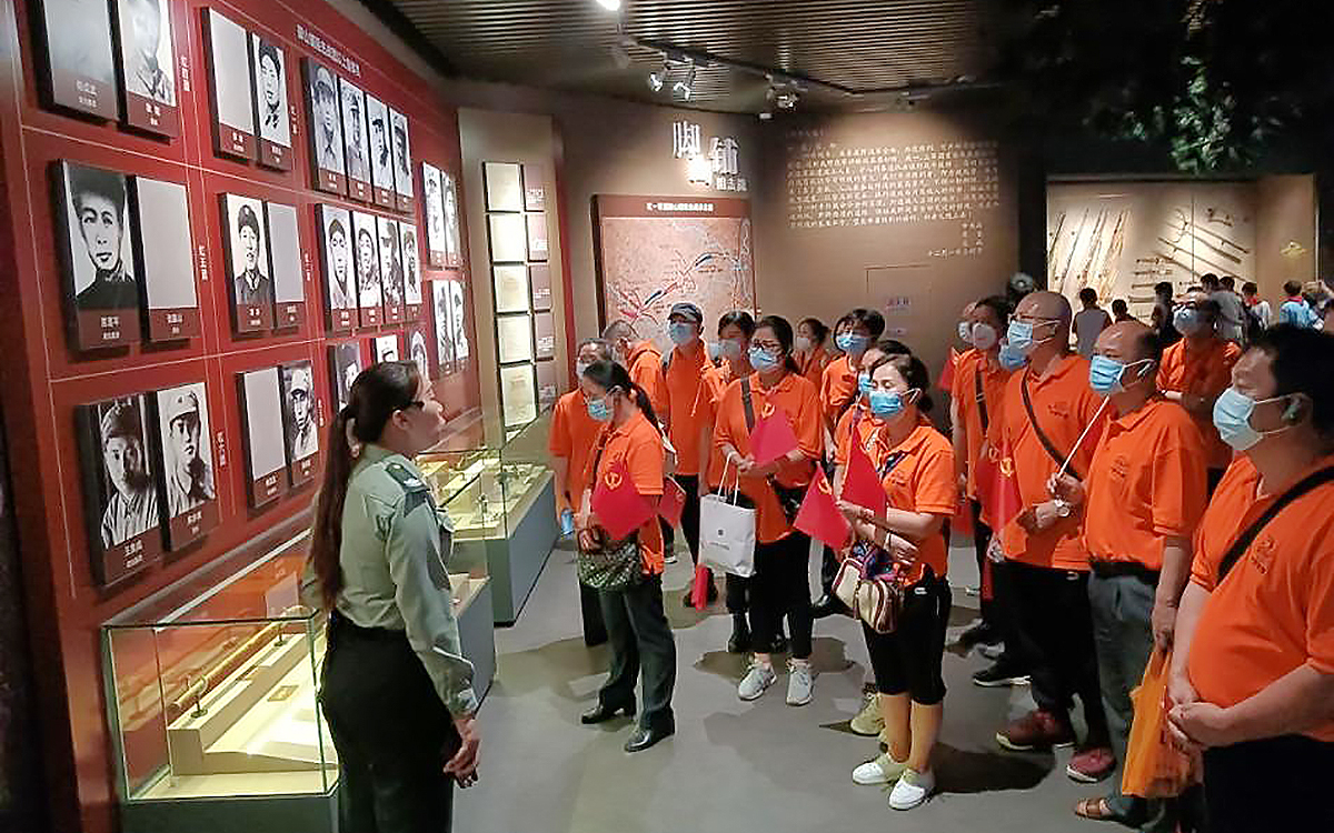 年輕黨員在VR黨建云展廳教育中有何特殊需求？