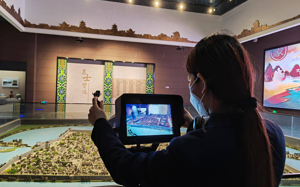 推廣博物館VR展廳時，線上和線下渠道如何結合？